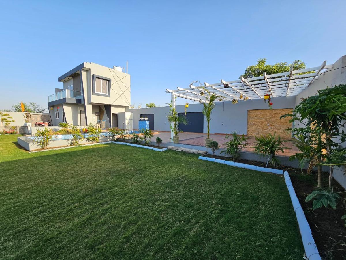 Shree Ambe Farmhouse Villa Ujjain Esterno foto